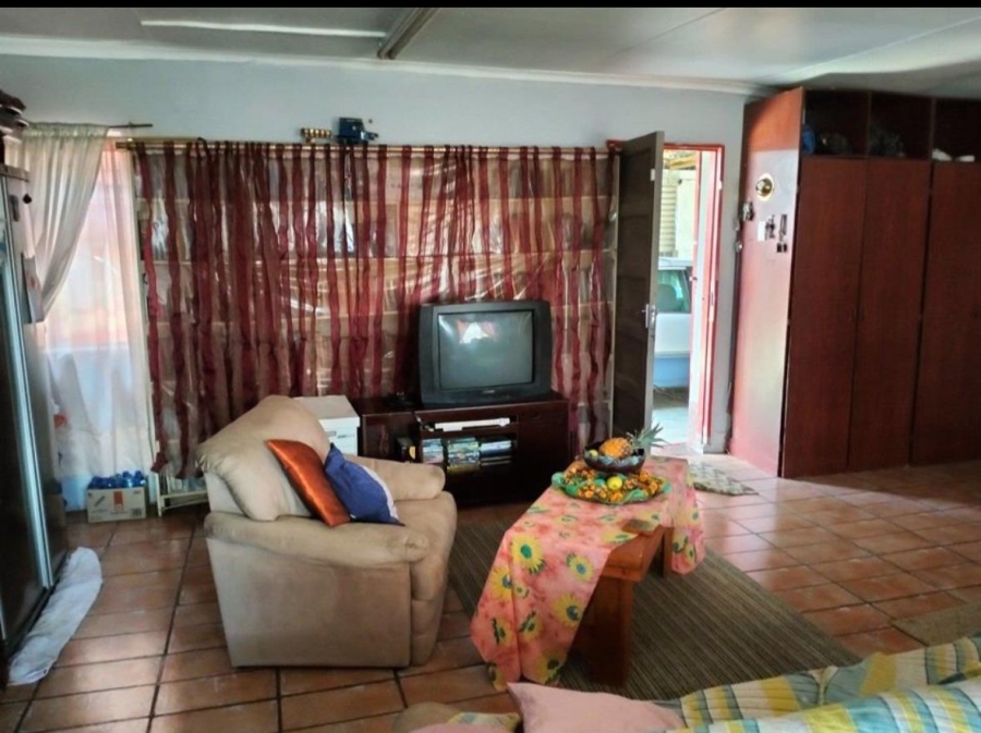 5 Bedroom Property for Sale in Dunnottar Gauteng