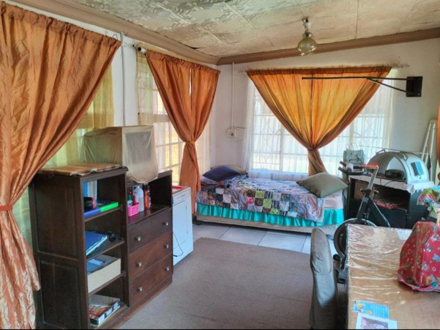 5 Bedroom Property for Sale in Dunnottar Gauteng
