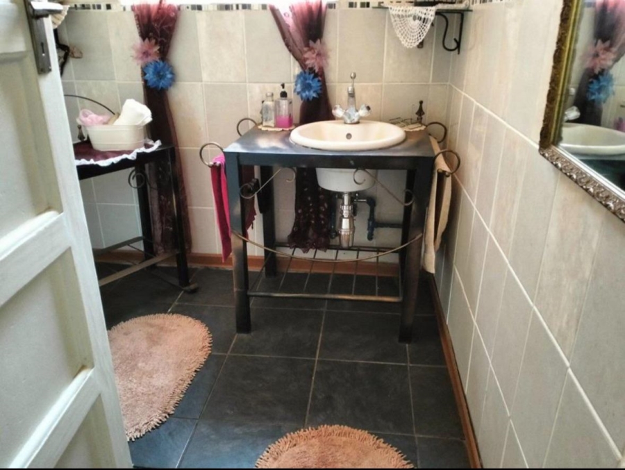 5 Bedroom Property for Sale in Dunnottar Gauteng