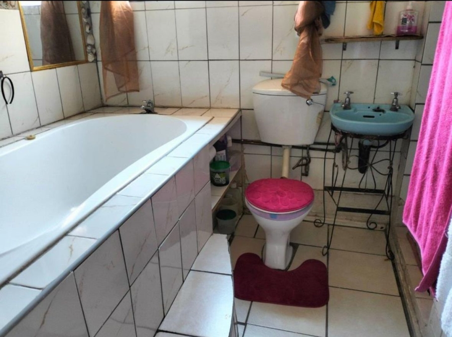 5 Bedroom Property for Sale in Dunnottar Gauteng