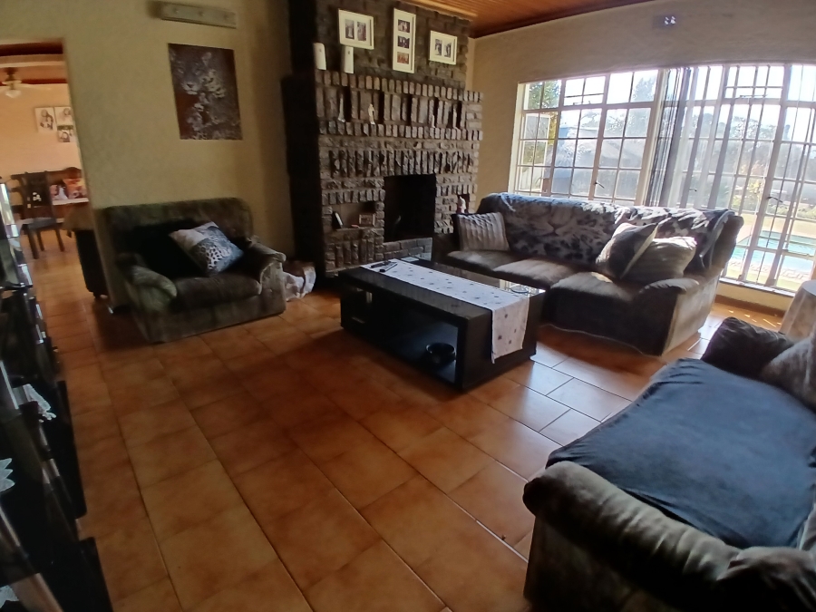 3 Bedroom Property for Sale in Dunnottar Gauteng