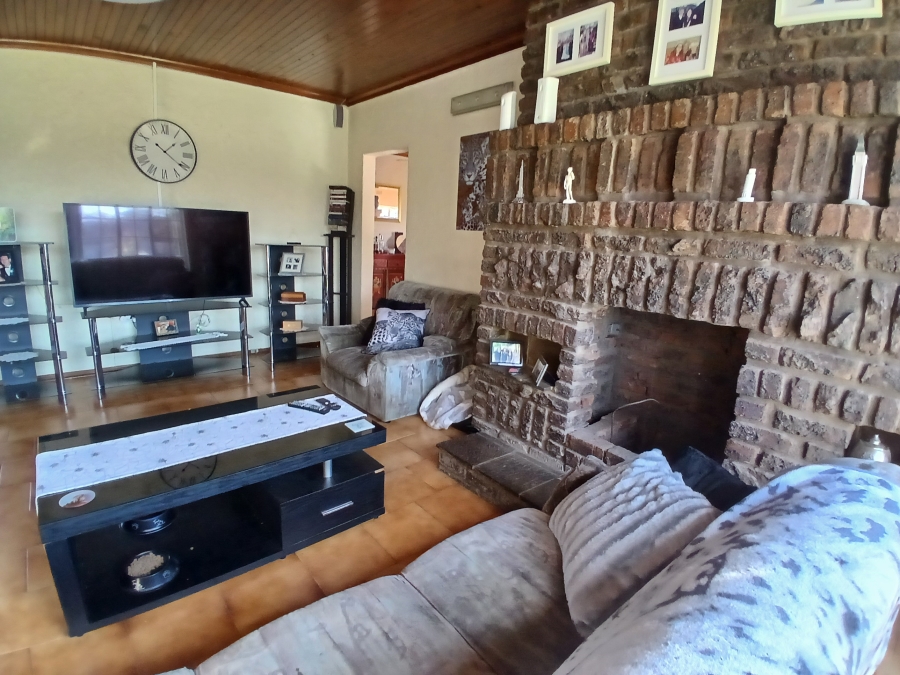 3 Bedroom Property for Sale in Dunnottar Gauteng