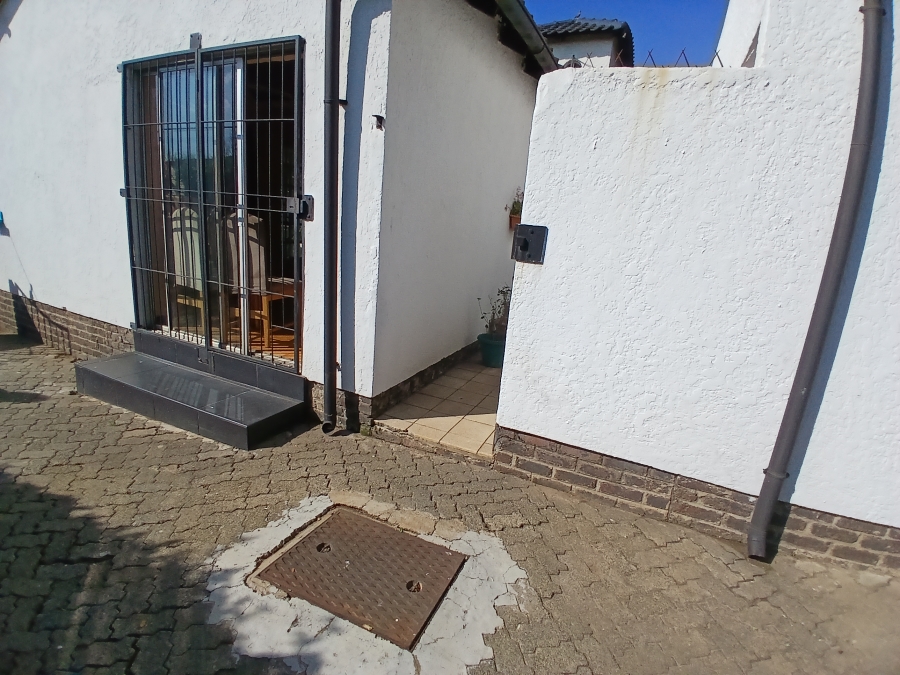 3 Bedroom Property for Sale in Dunnottar Gauteng