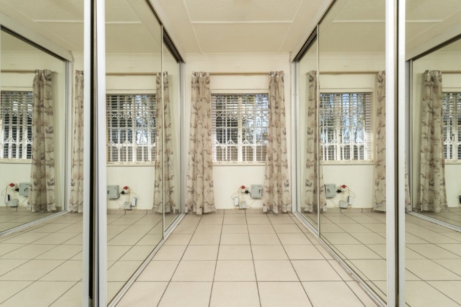 2 Bedroom Property for Sale in Linmeyer Gauteng