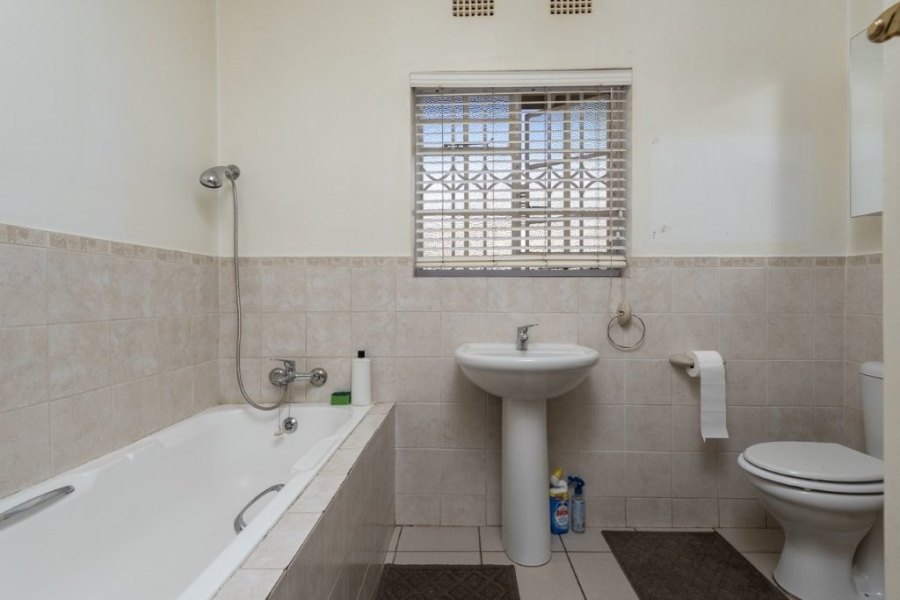 2 Bedroom Property for Sale in Linmeyer Gauteng