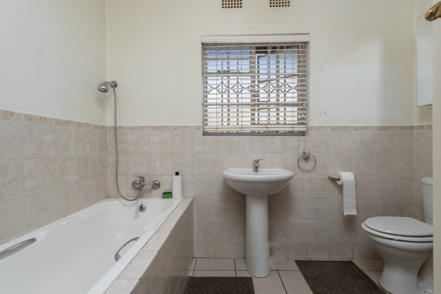 2 Bedroom Property for Sale in Linmeyer Gauteng