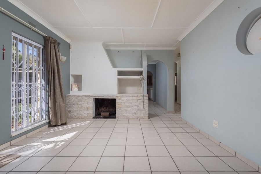 2 Bedroom Property for Sale in Linmeyer Gauteng