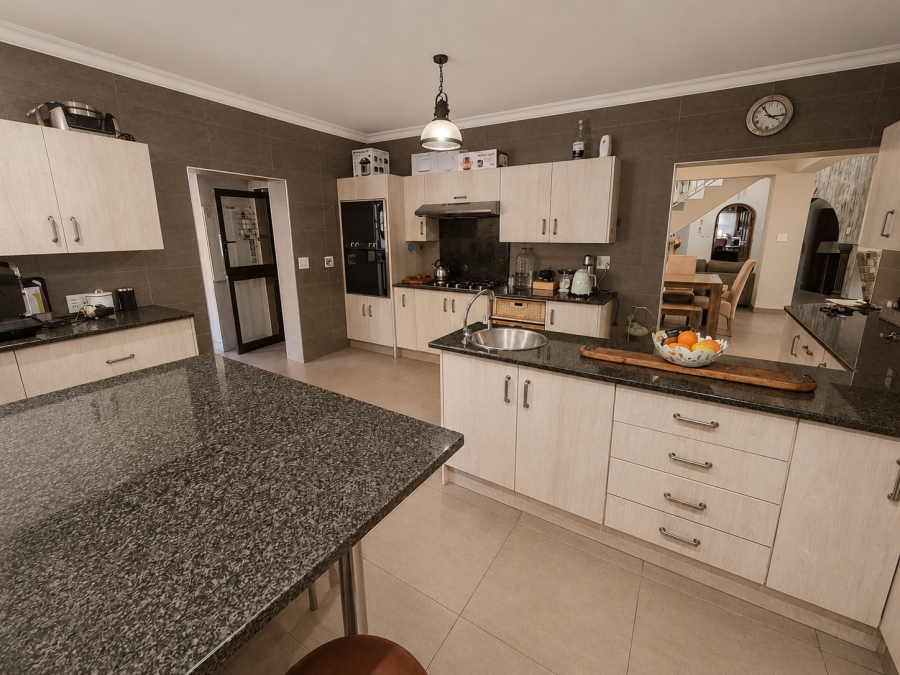 8 Bedroom Property for Sale in Mantevrede Gauteng
