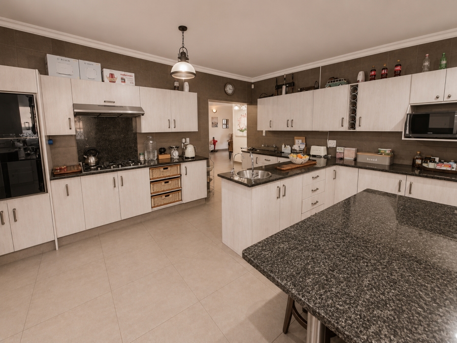 8 Bedroom Property for Sale in Mantevrede Gauteng