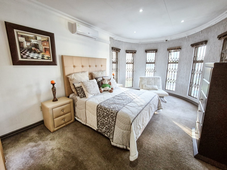 8 Bedroom Property for Sale in Mantevrede Gauteng