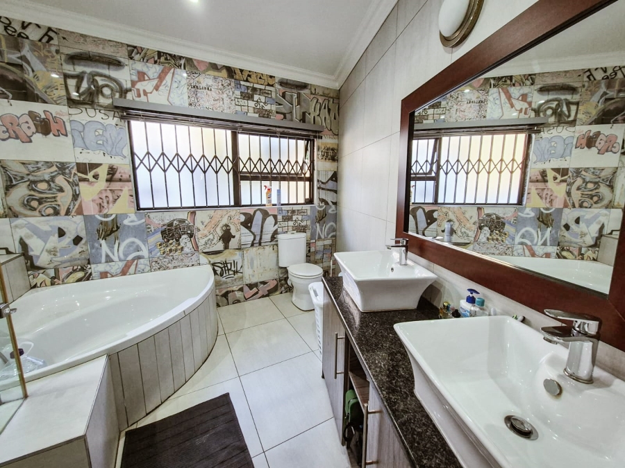 8 Bedroom Property for Sale in Mantevrede Gauteng