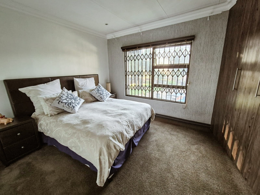 8 Bedroom Property for Sale in Mantevrede Gauteng
