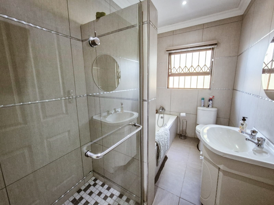 8 Bedroom Property for Sale in Mantevrede Gauteng