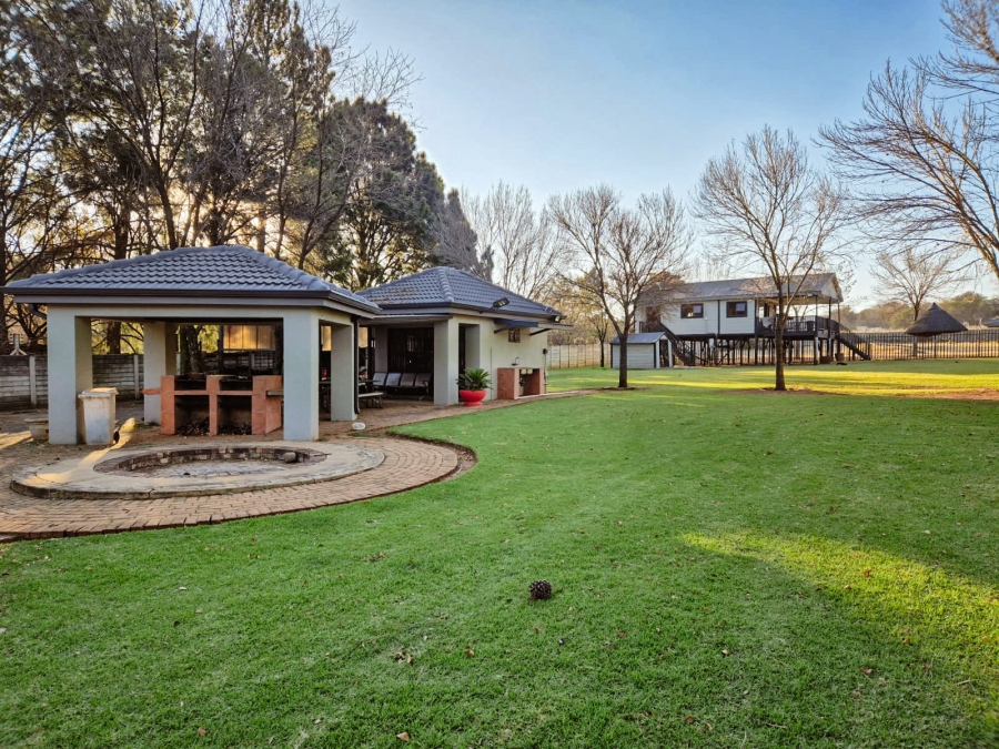 8 Bedroom Property for Sale in Mantevrede Gauteng