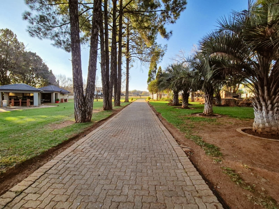 8 Bedroom Property for Sale in Mantevrede Gauteng