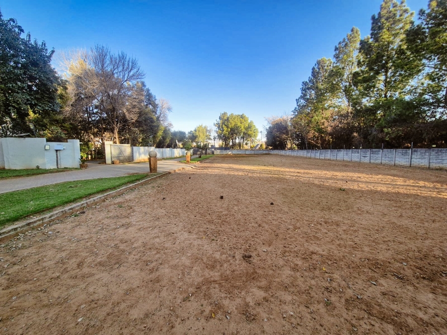 8 Bedroom Property for Sale in Mantevrede Gauteng