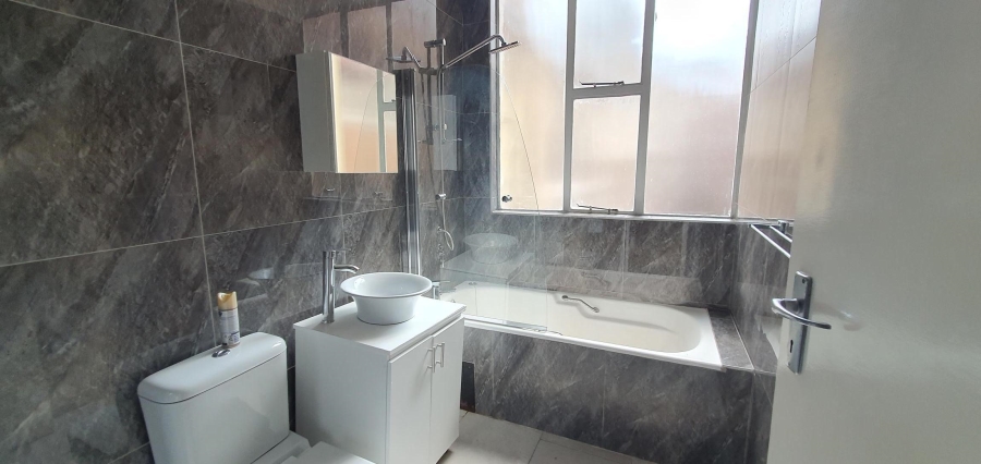 To Let 1 Bedroom Property for Rent in Parktown Gauteng