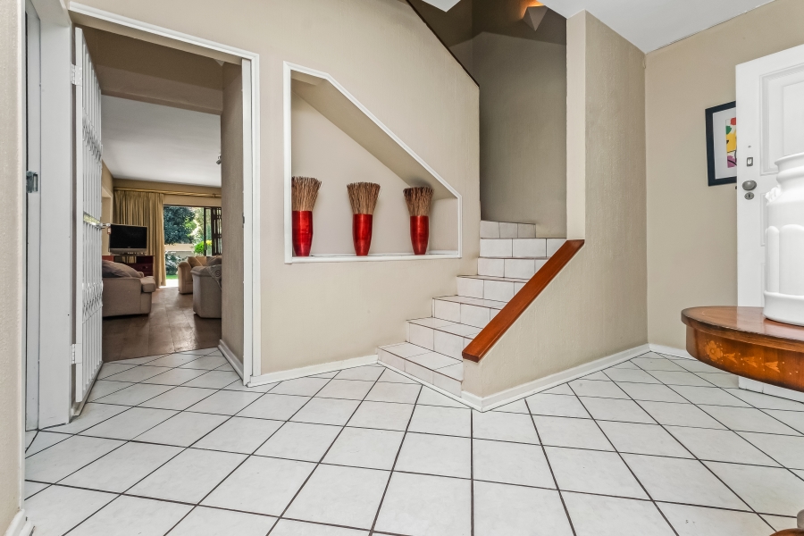 To Let 4 Bedroom Property for Rent in Sandown Gauteng