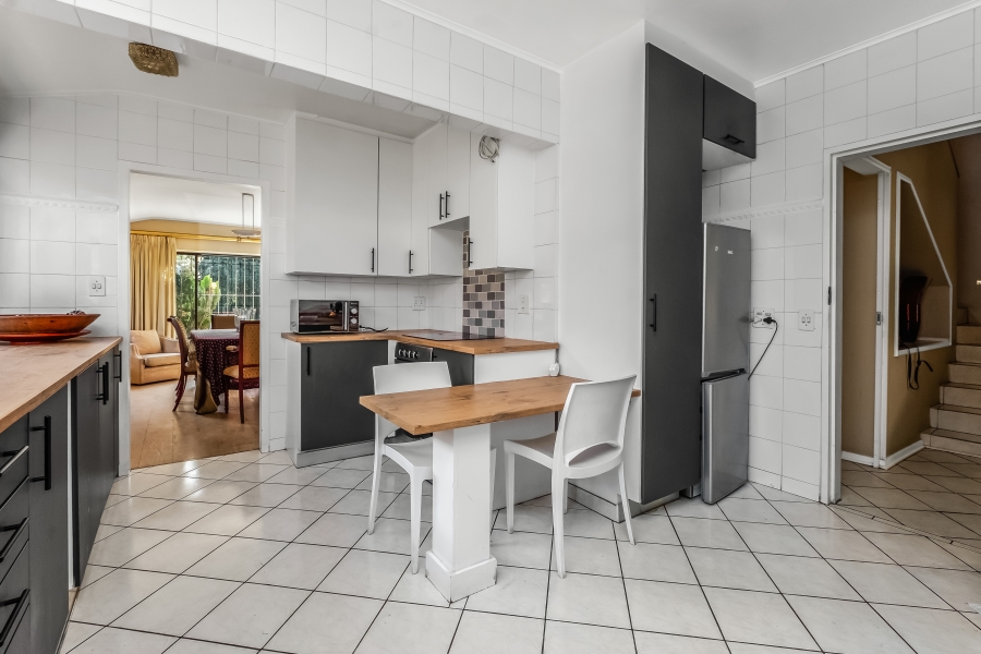 To Let 4 Bedroom Property for Rent in Sandown Gauteng