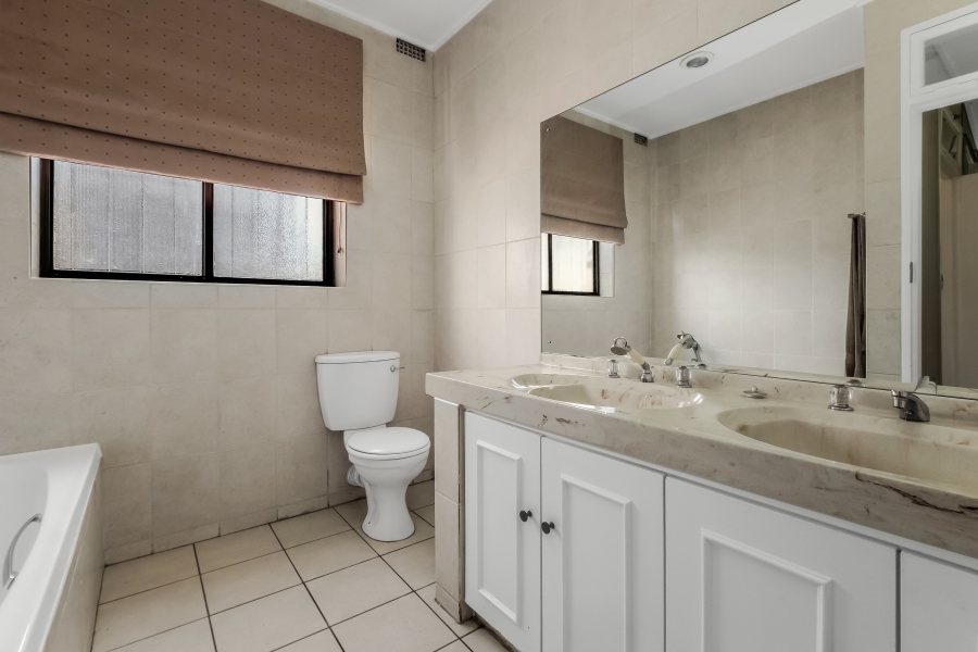 To Let 4 Bedroom Property for Rent in Sandown Gauteng
