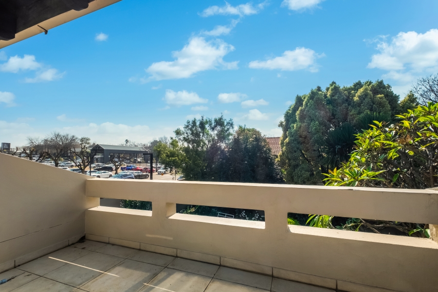 To Let 4 Bedroom Property for Rent in Sandown Gauteng