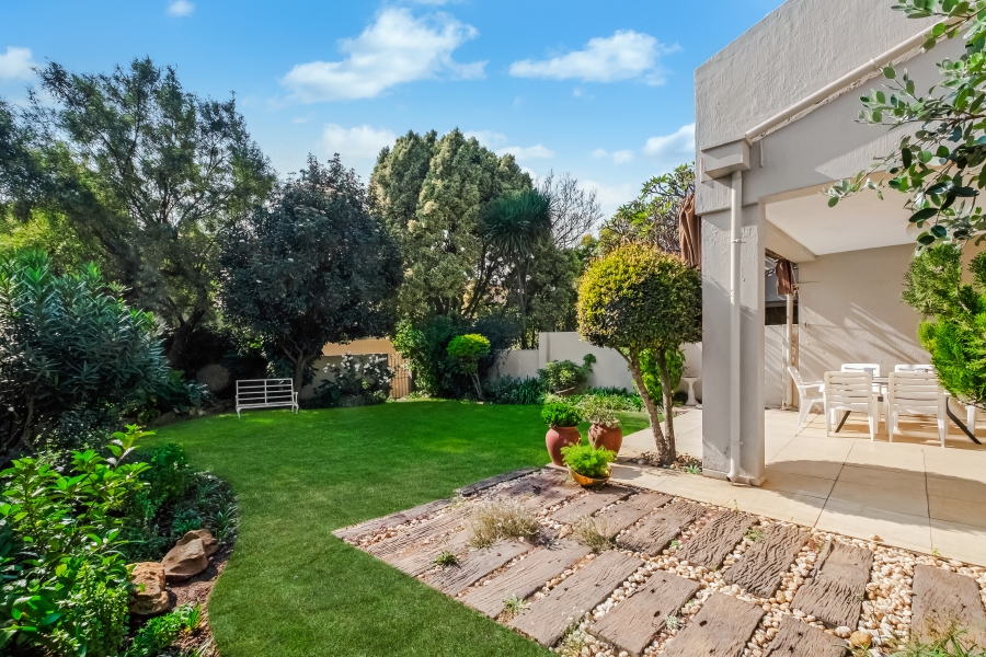 To Let 4 Bedroom Property for Rent in Sandown Gauteng