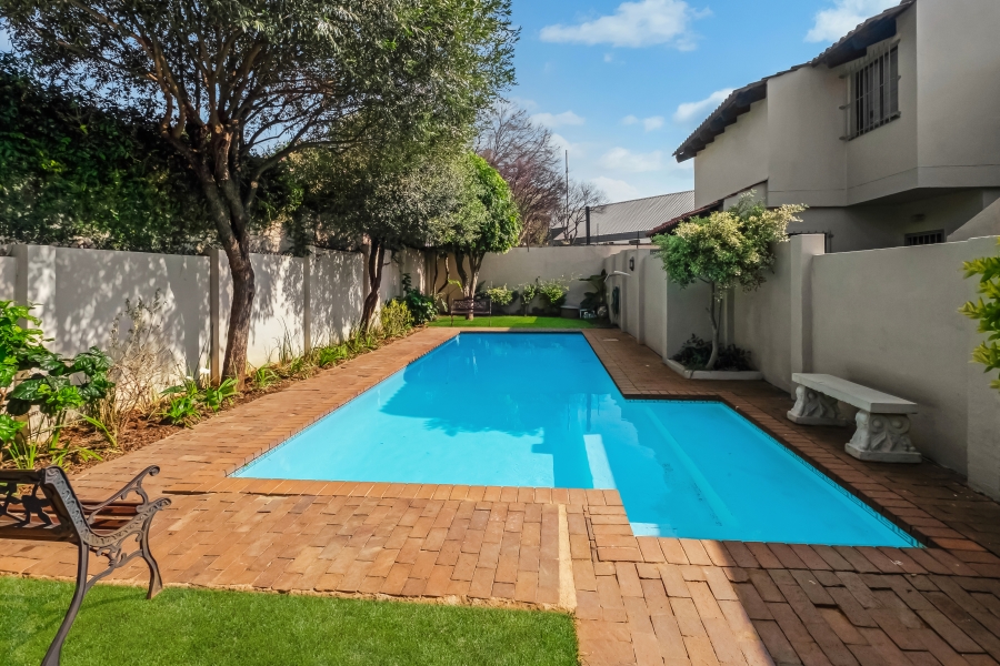 To Let 4 Bedroom Property for Rent in Sandown Gauteng