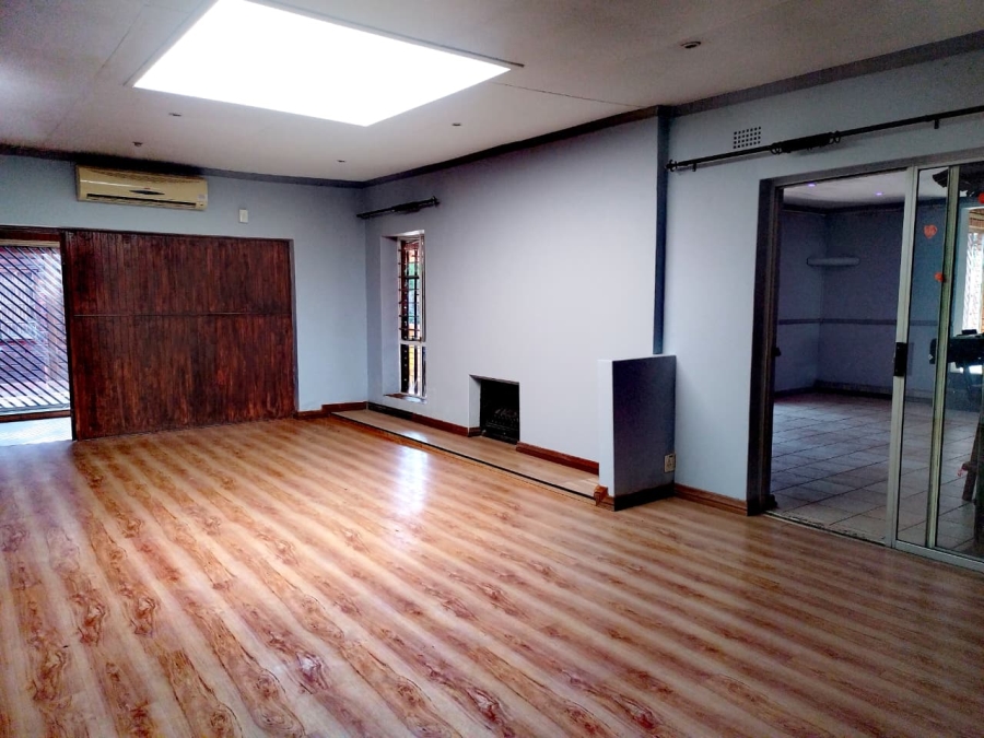 3 Bedroom Property for Sale in Brackendowns Gauteng