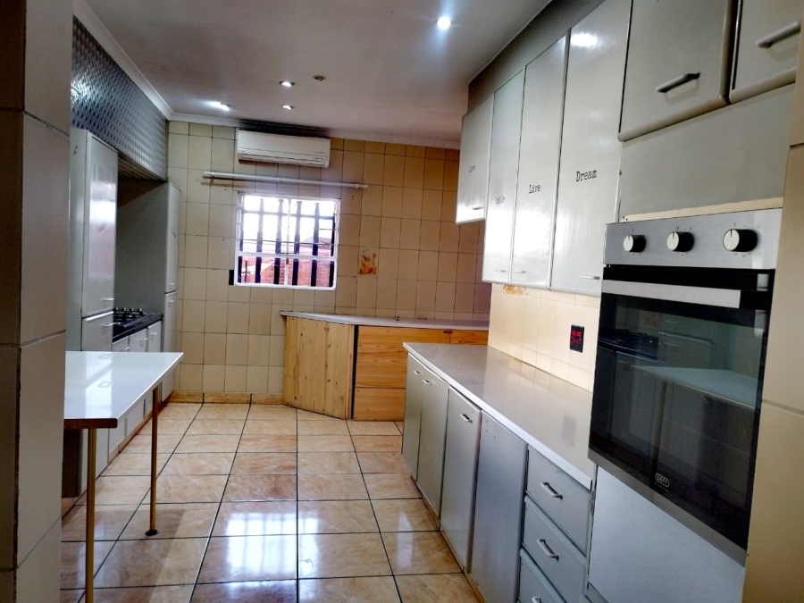 3 Bedroom Property for Sale in Brackendowns Gauteng