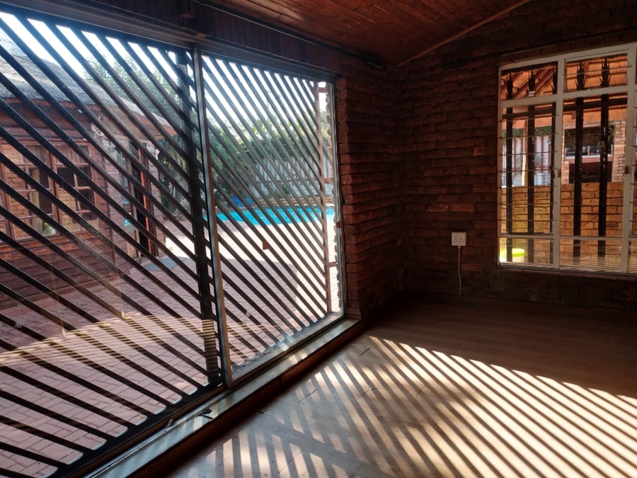 3 Bedroom Property for Sale in Brackendowns Gauteng