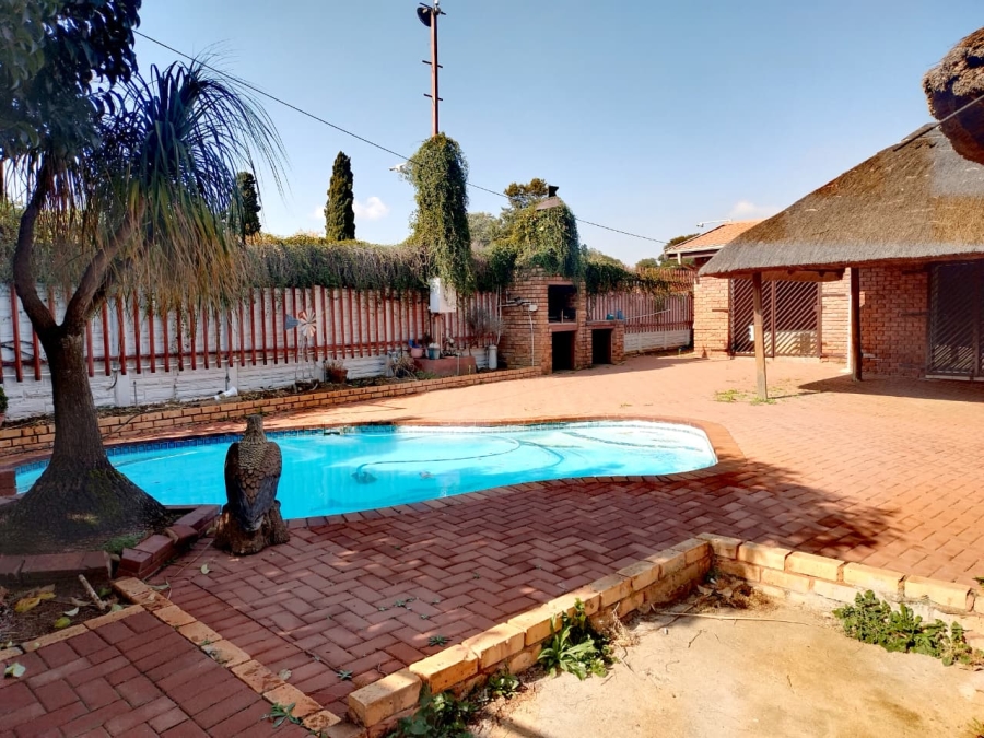 3 Bedroom Property for Sale in Brackendowns Gauteng