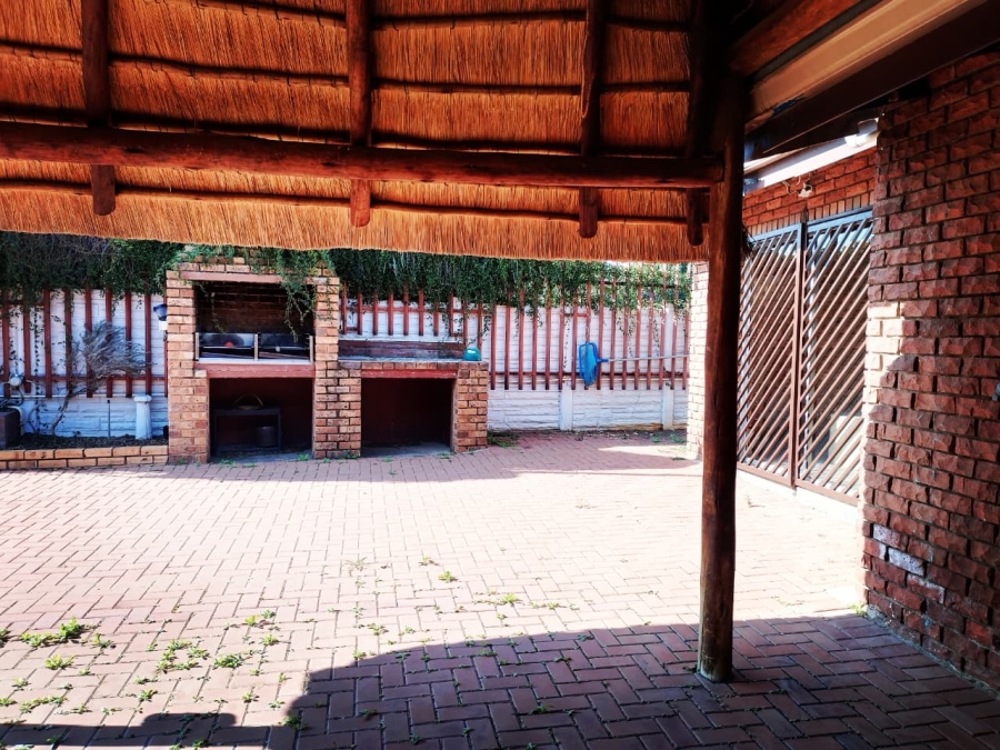 3 Bedroom Property for Sale in Brackendowns Gauteng