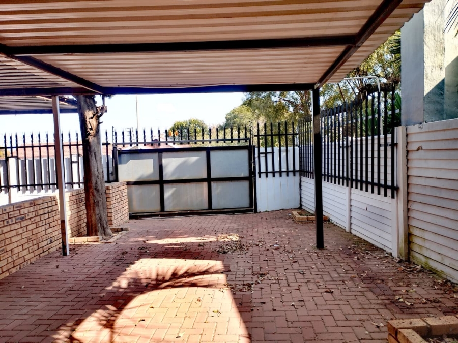 3 Bedroom Property for Sale in Brackendowns Gauteng