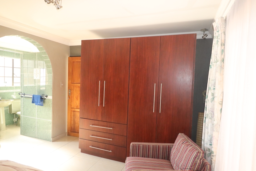 To Let 5 Bedroom Property for Rent in Van Riebeeck Park Gauteng