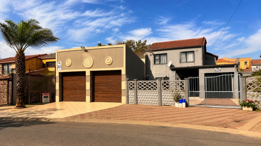 4 Bedroom Property for Sale in Lenasia Gauteng