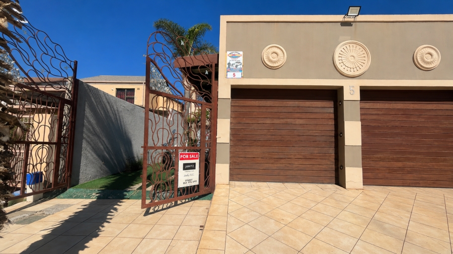 4 Bedroom Property for Sale in Lenasia Gauteng