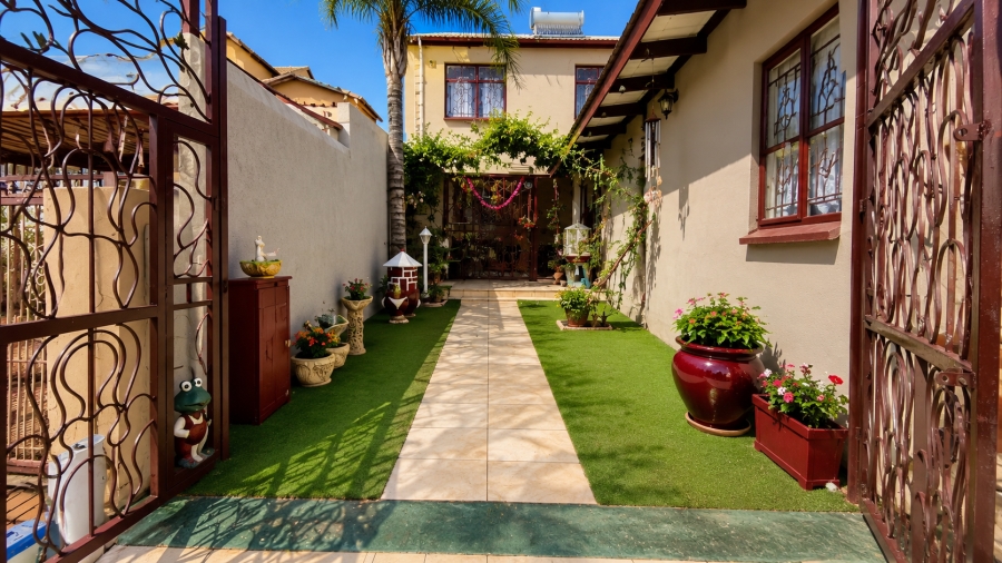 4 Bedroom Property for Sale in Lenasia Gauteng