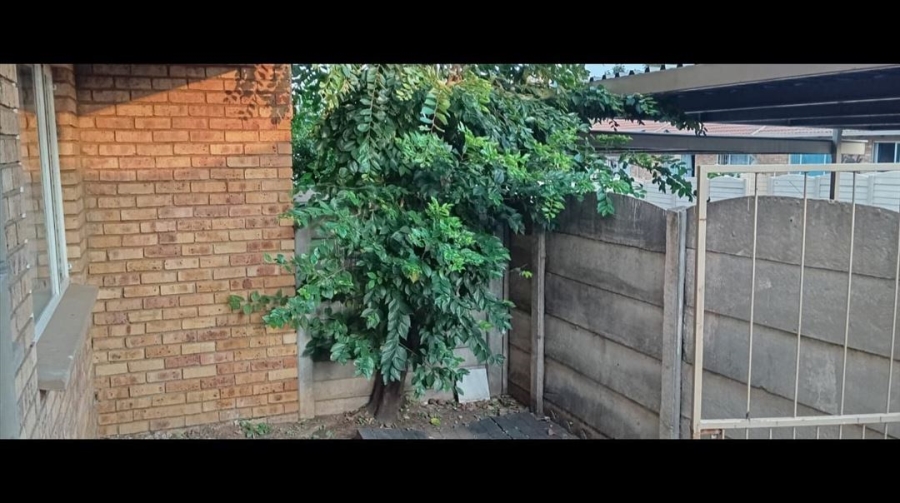 2 Bedroom Property for Sale in Birch Acres Gauteng