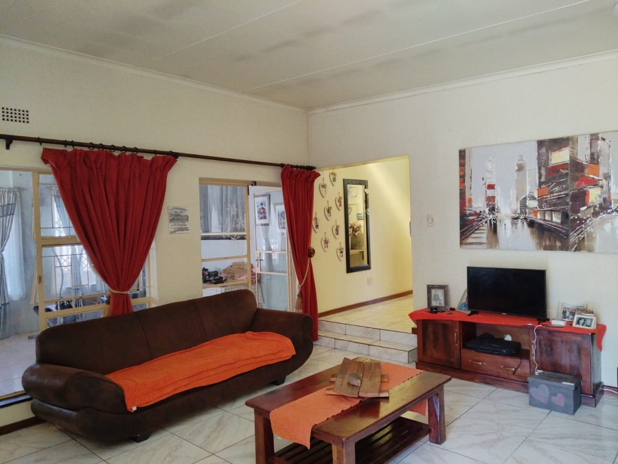 4 Bedroom Property for Sale in Bonaero Park Gauteng