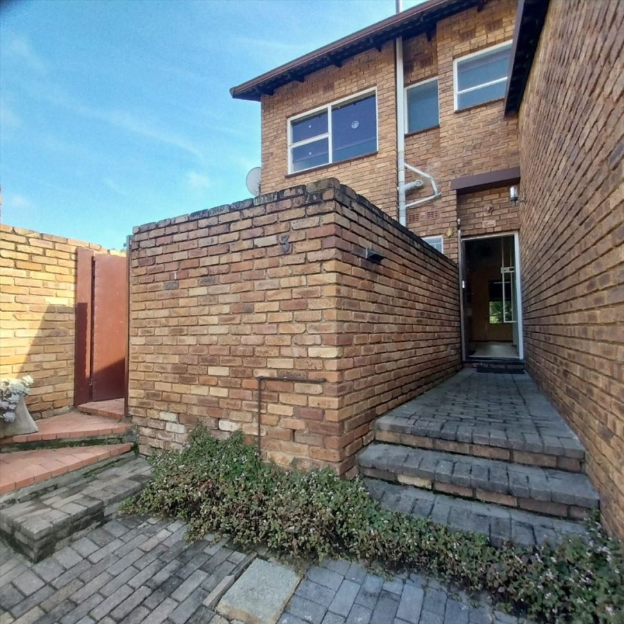2 Bedroom Property for Sale in Birchleigh Gauteng