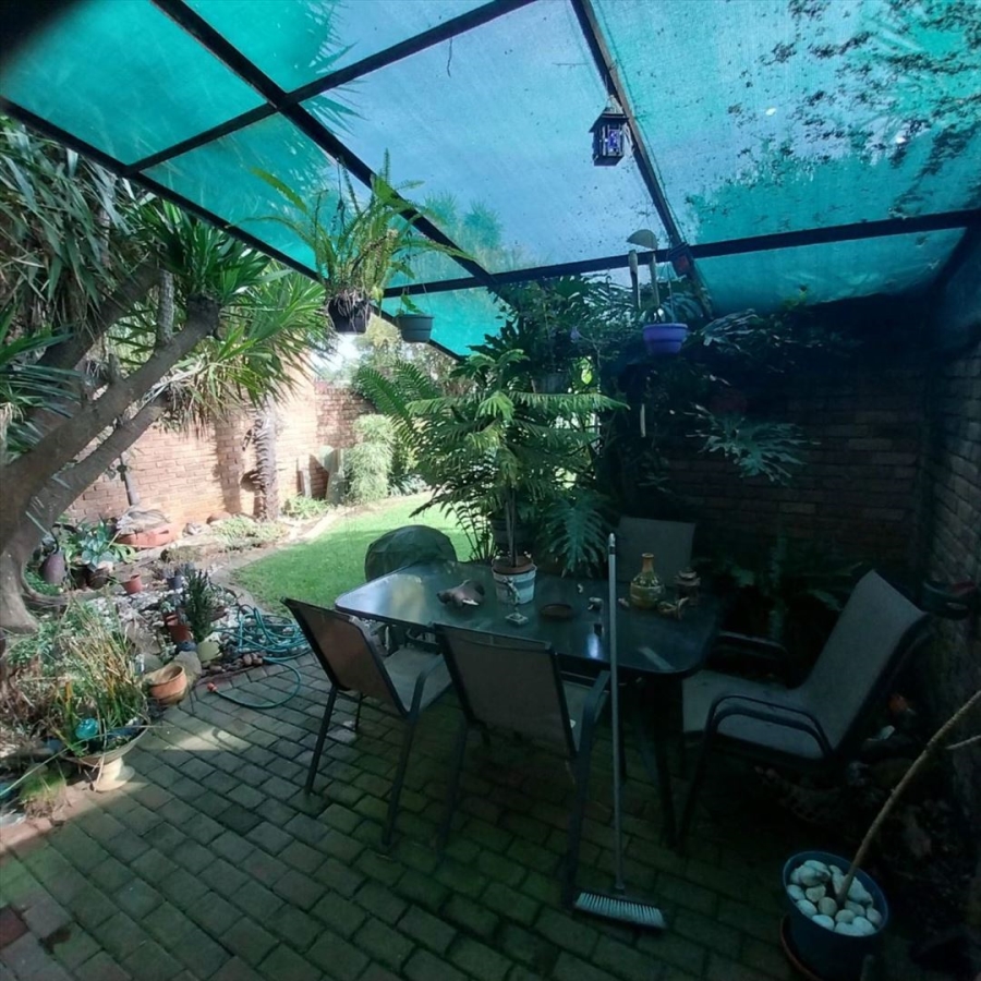 2 Bedroom Property for Sale in Birchleigh Gauteng