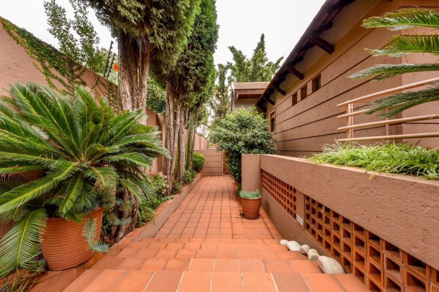 6 Bedroom Property for Sale in Muckleneuk Gauteng