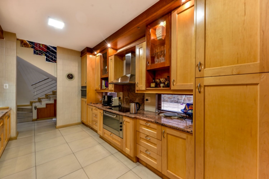 6 Bedroom Property for Sale in Muckleneuk Gauteng