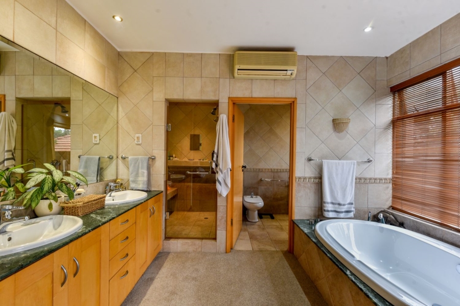 6 Bedroom Property for Sale in Muckleneuk Gauteng