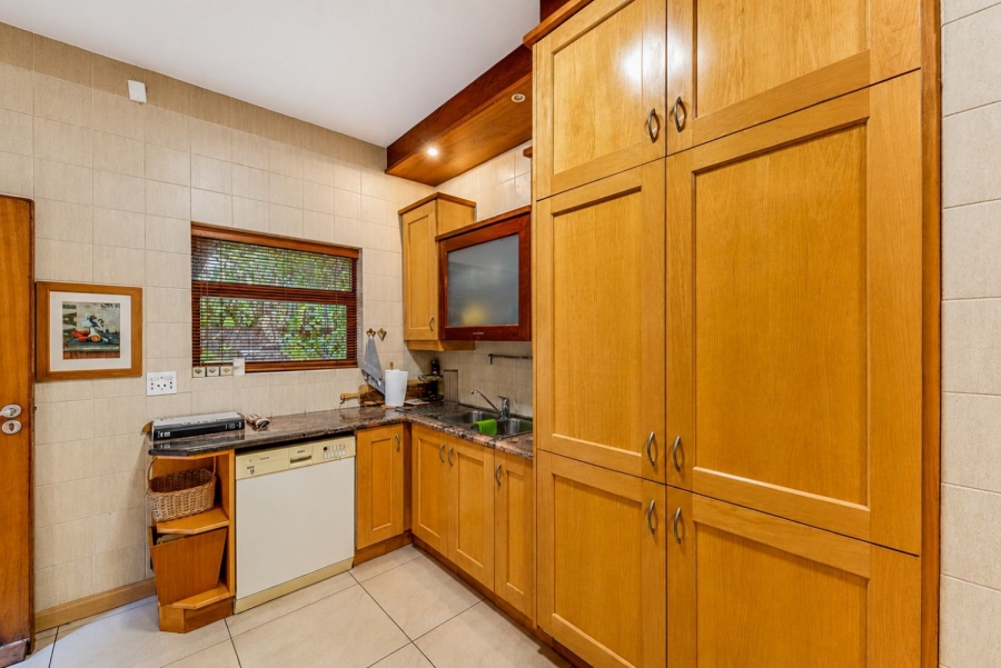 6 Bedroom Property for Sale in Muckleneuk Gauteng