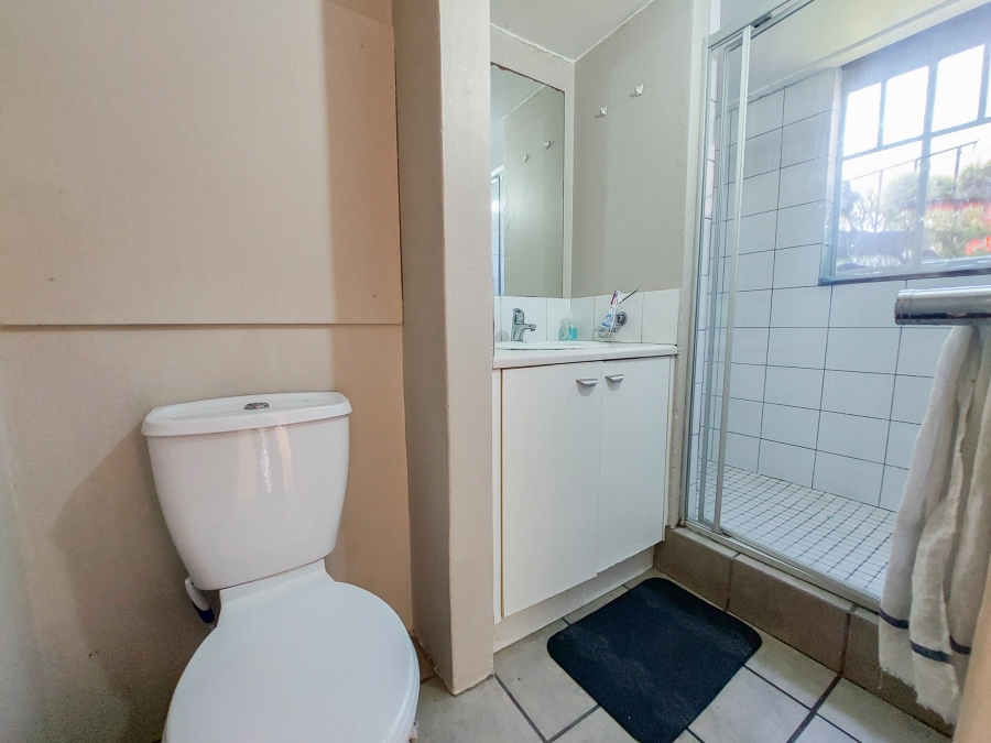 To Let 1 Bedroom Property for Rent in Houghton Estate Gauteng