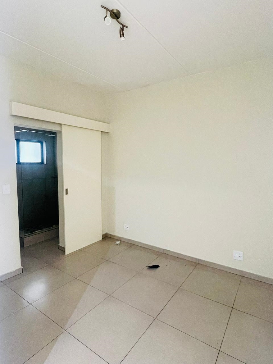 1 Bedroom Property for Sale in North Riding Gauteng