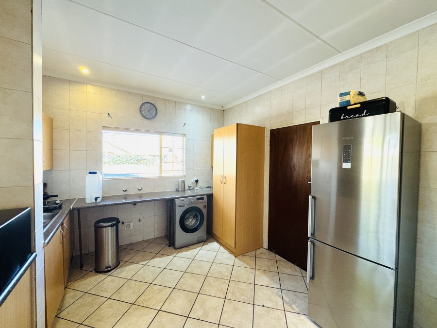 3 Bedroom Property for Sale in Thatchfield Manor Gauteng