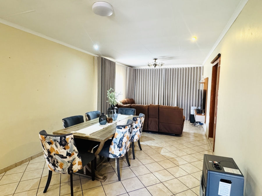 3 Bedroom Property for Sale in Thatchfield Manor Gauteng