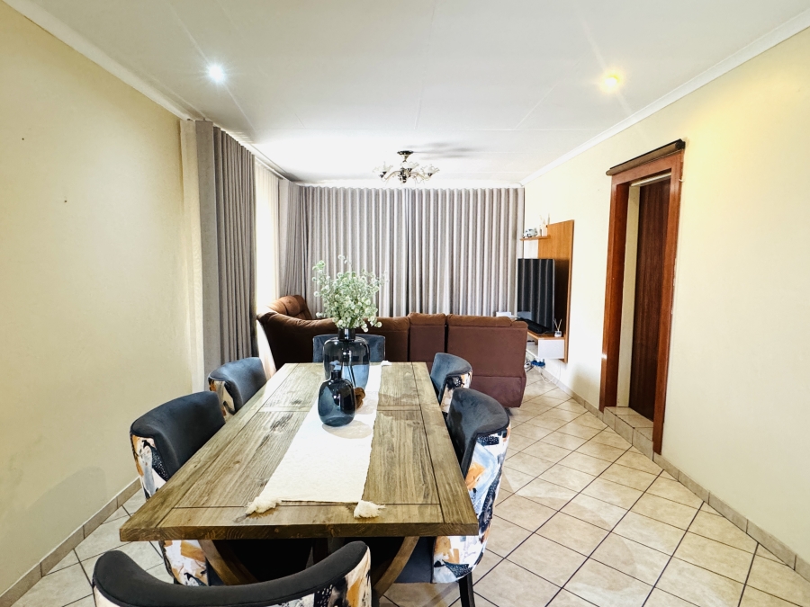 3 Bedroom Property for Sale in Thatchfield Manor Gauteng